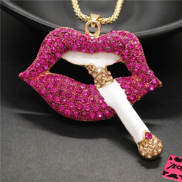 Betsey Johnson Sexy Deep Pink LIPS Lipstick Crystal Rhinestone Pendant Necklace - Picture 3 of 10